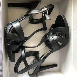BLACK DAISY FUENTES HEELS
